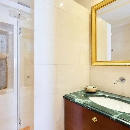 Luxury In The Old Town With Stunning Views