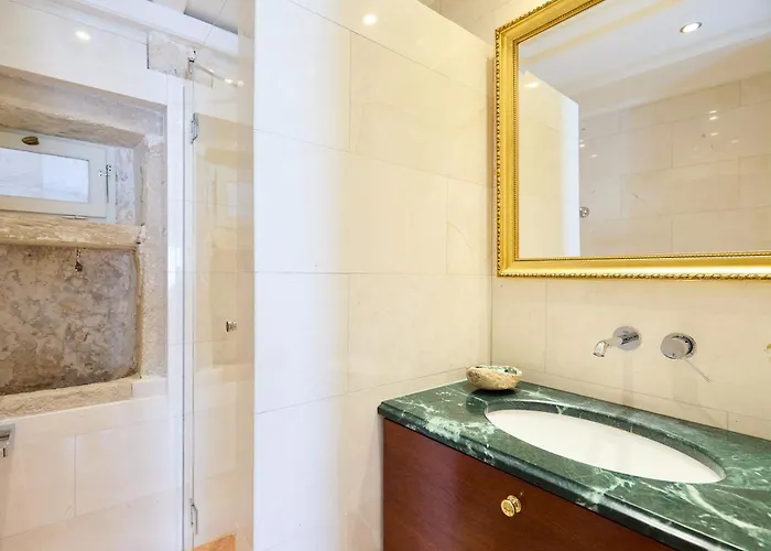 Luxury In The Old Town With Stunning Views